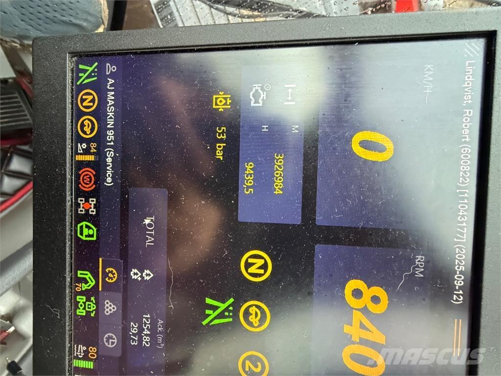 Komatsu 951 Harvesterit