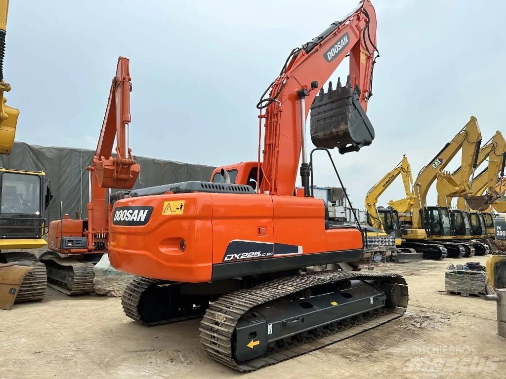 Doosan DX225LC-9C Telakaivukoneet