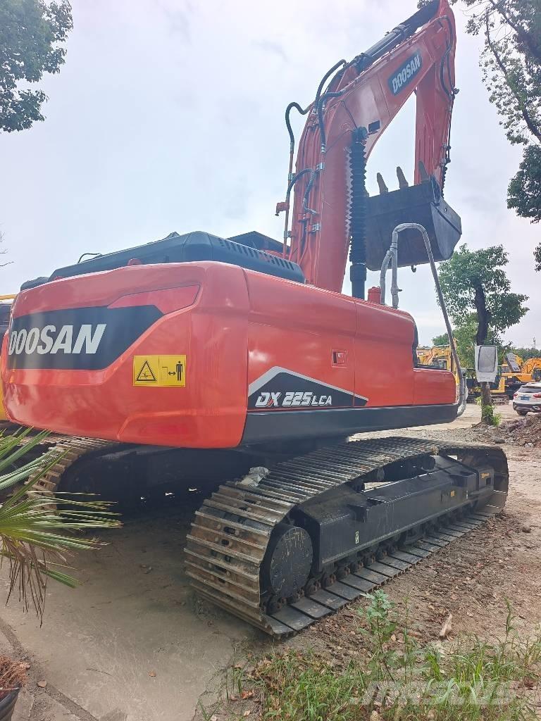 Doosan DX 225 LCA Telakaivukoneet