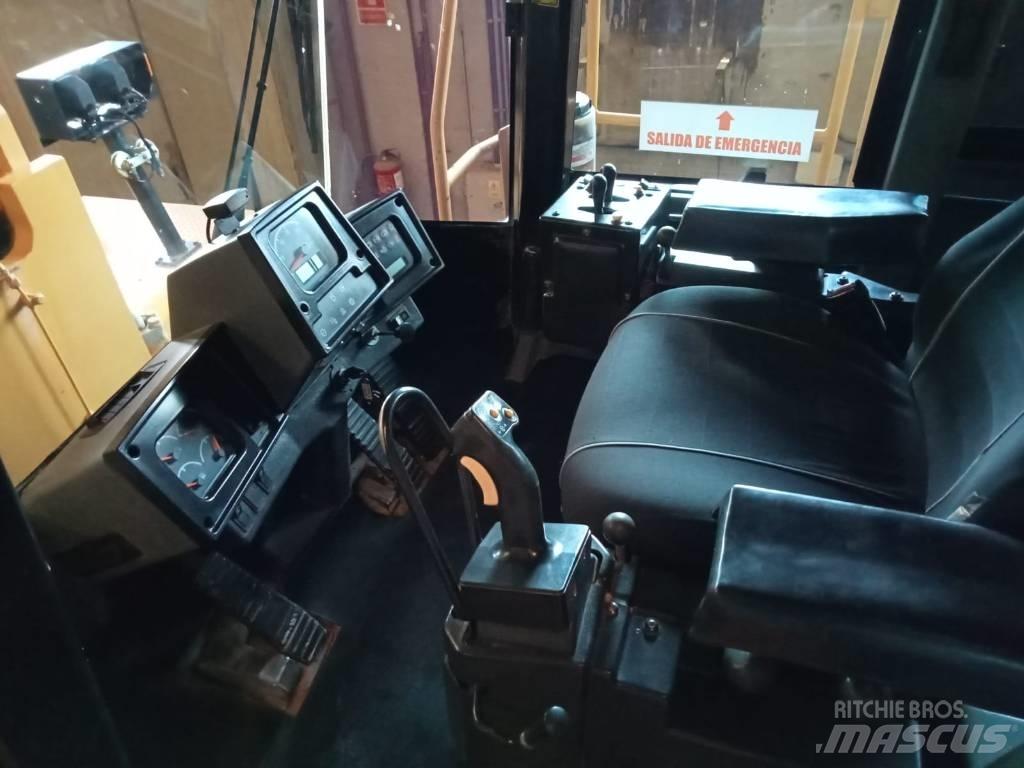 CAT 988H Pienkuormaajat