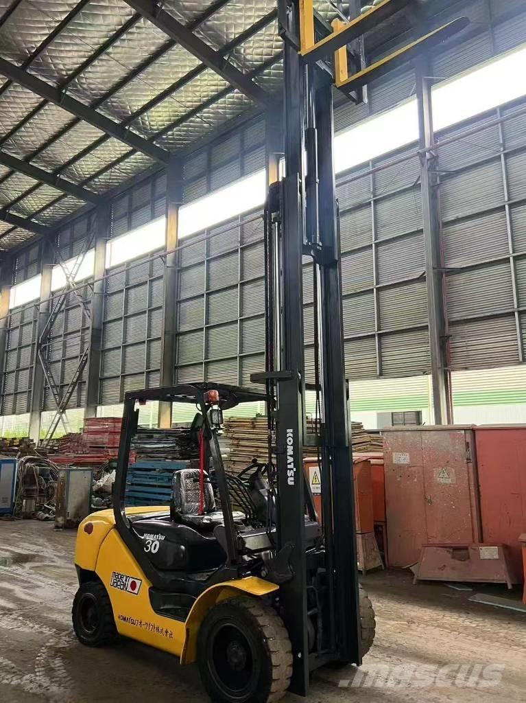 Komatsu FD 30 T-17 Dieseltrukit