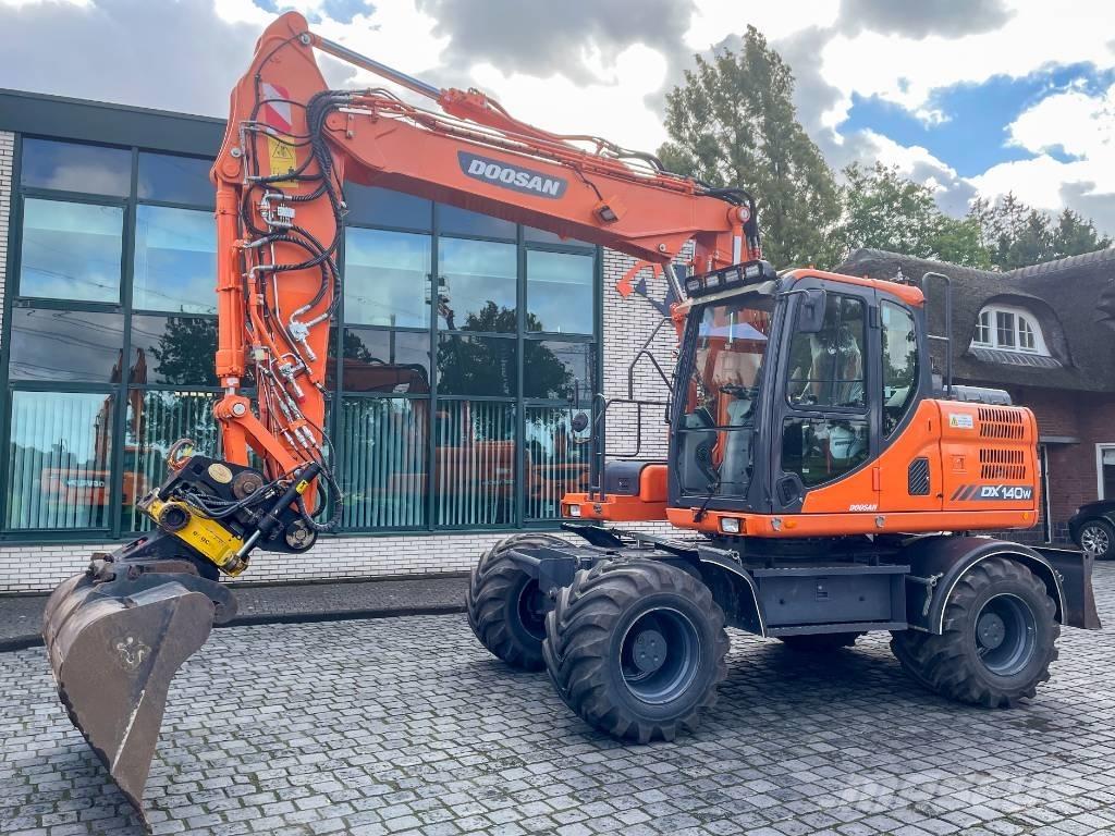 Doosan DX 140 W-3 Pyöräkaivukoneet