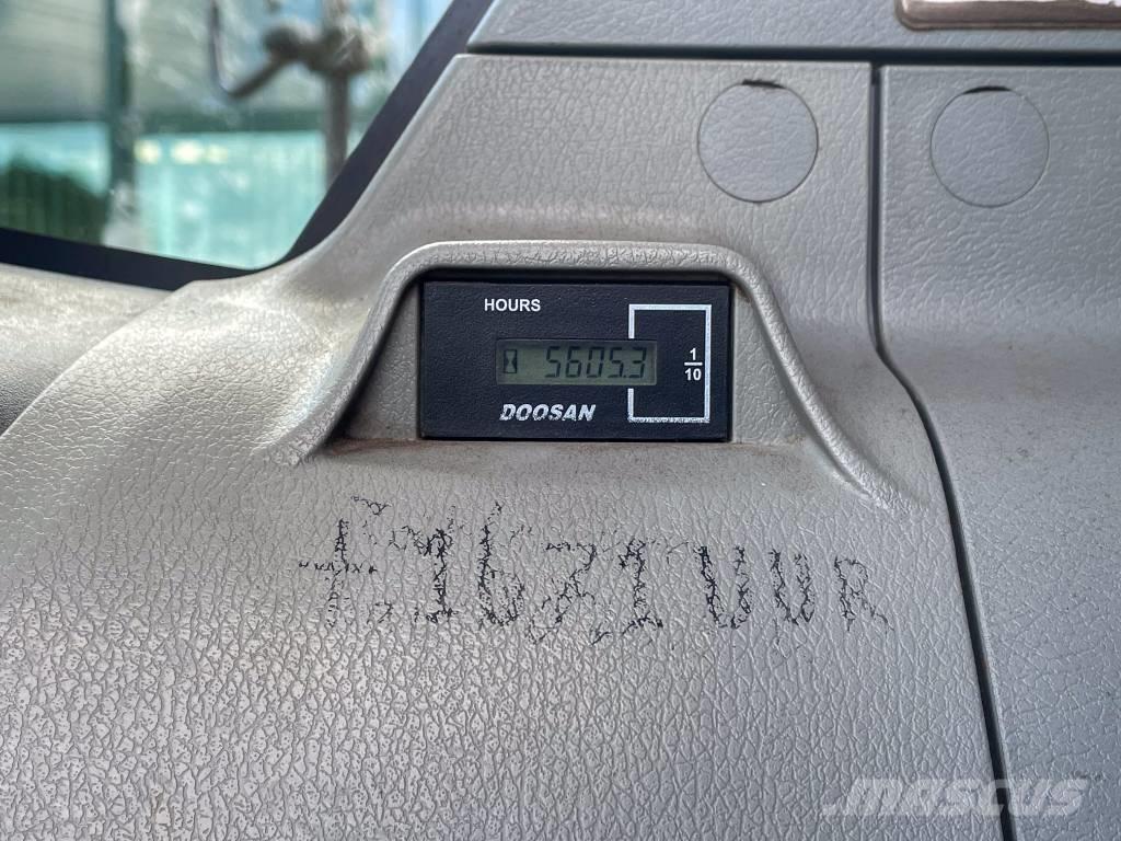 Doosan DX 140 W-3 Pyöräkaivukoneet