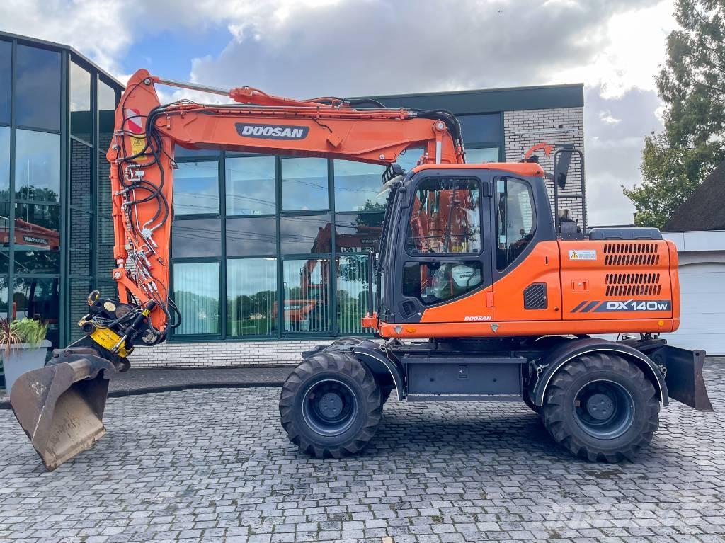 Doosan DX 140 W-3 Pyöräkaivukoneet