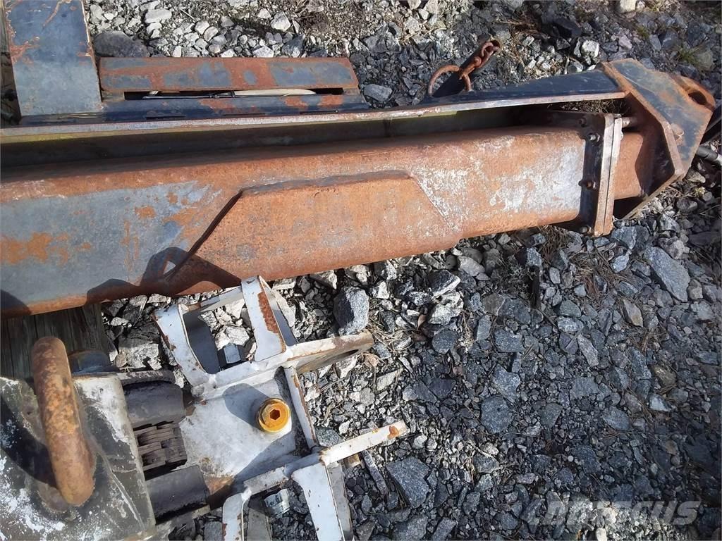 CAT 2200 Harvesterinosturit