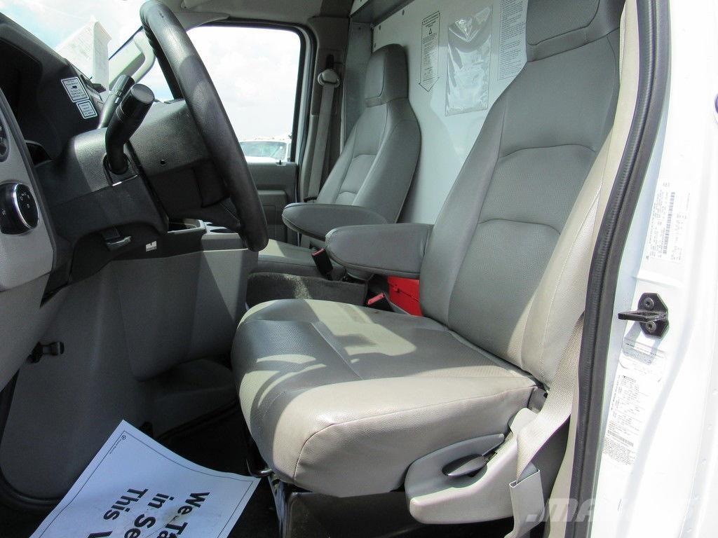 Ford E-350 Umpikorikuorma-autot