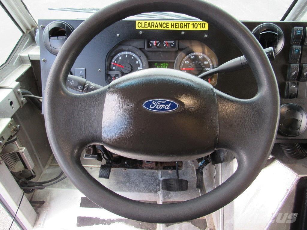 Ford E-450 Umpikorikuorma-autot