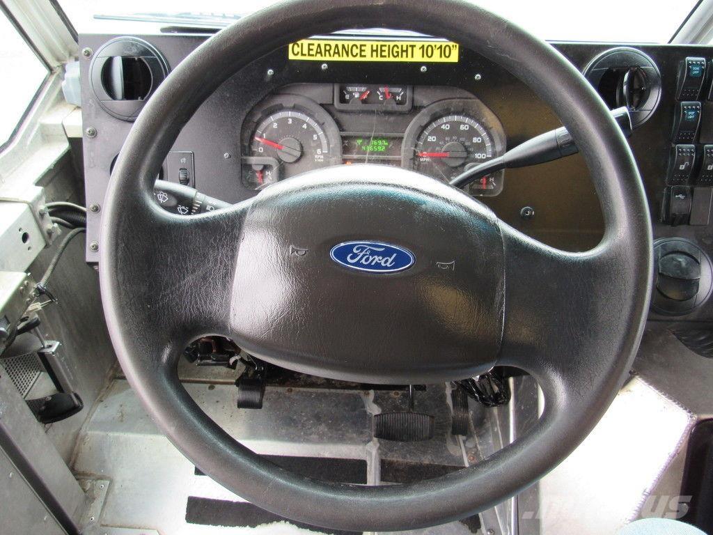 Ford E-450 Umpikorikuorma-autot