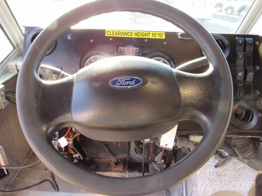 Ford E-450 Umpikorikuorma-autot