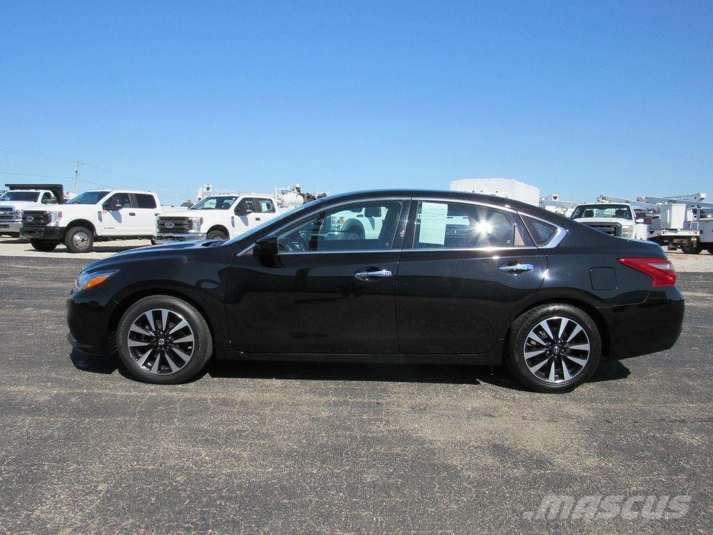 Nissan Altima Henkilöautot