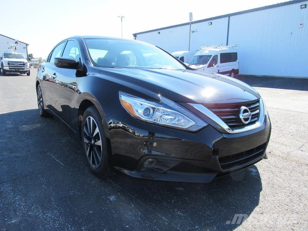 Nissan Altima Henkilöautot