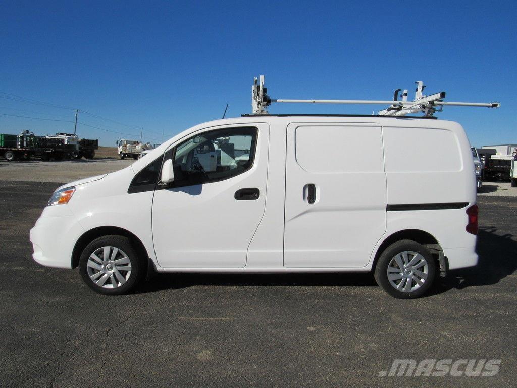 Nissan NV200 Pakettiautot
