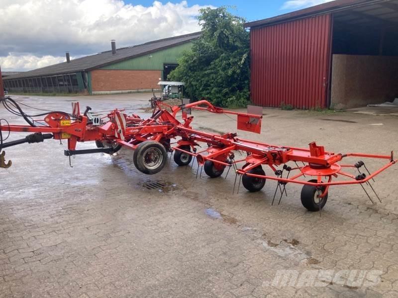 Kuhn GF 8702 T Pöyhimet ja haravat