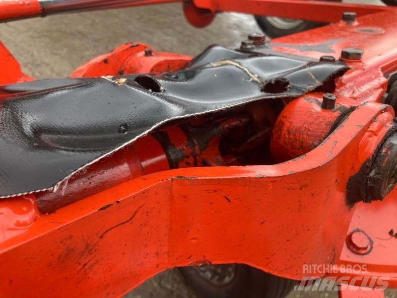 Kuhn GF8702T Pöyhimet ja haravat