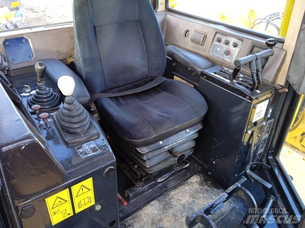 Komatsu D 155 AX-3 Telaketjupuskutraktorit