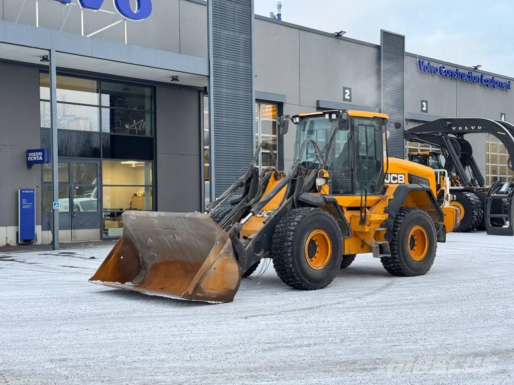 JCB 427 STAGE V Pyöräkuormaajat