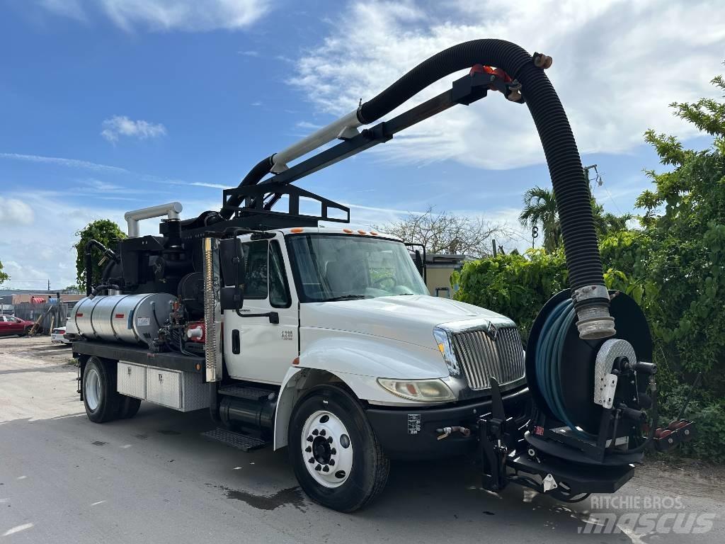 International 4300 Paine-/imuautot