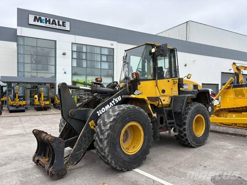 Komatsu WA200-6 Pyöräkuormaajat