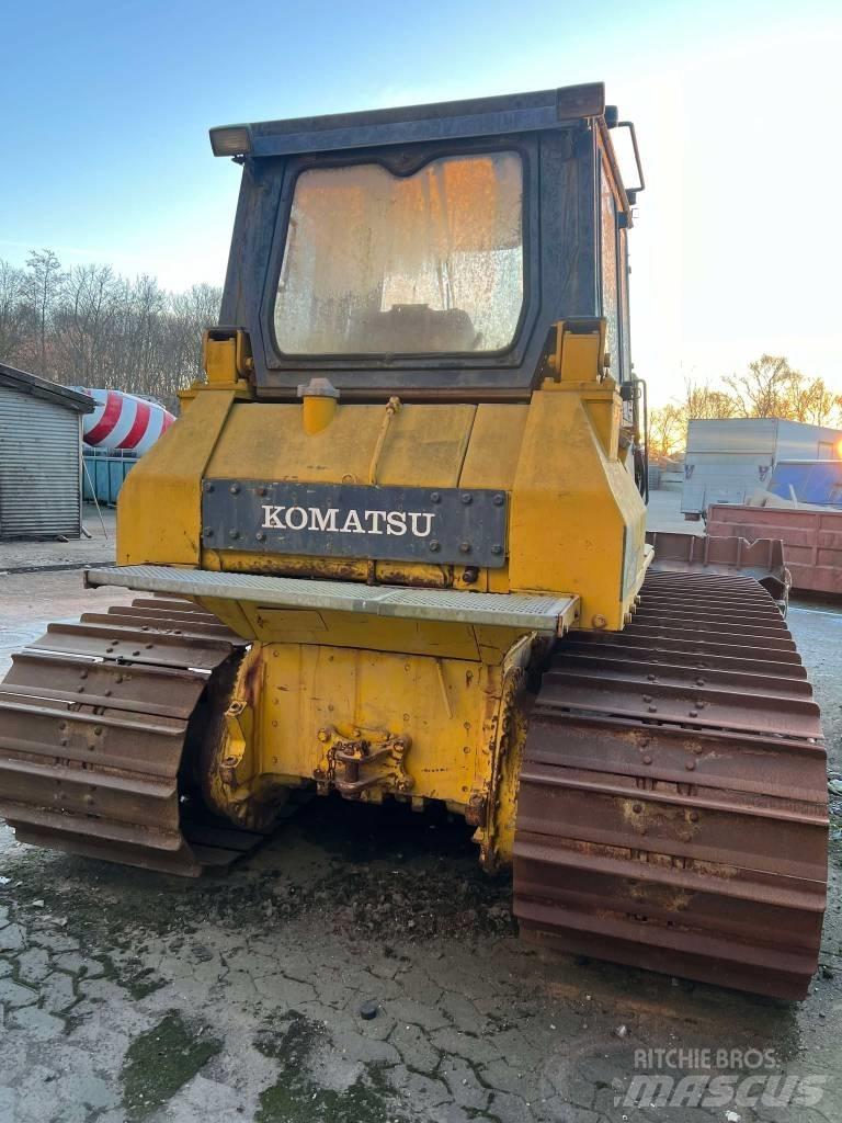 Komatsu D 65 P Telaketjupuskutraktorit