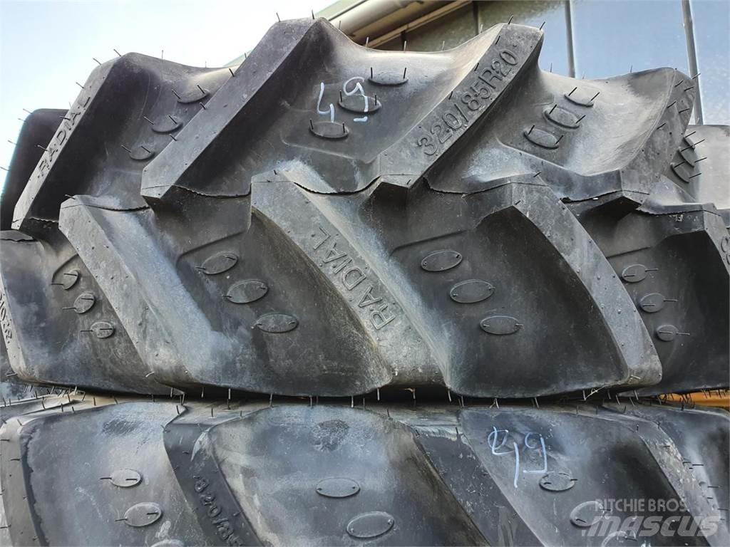 BKT 320/85R20 x2 Renkaat ja vanteet