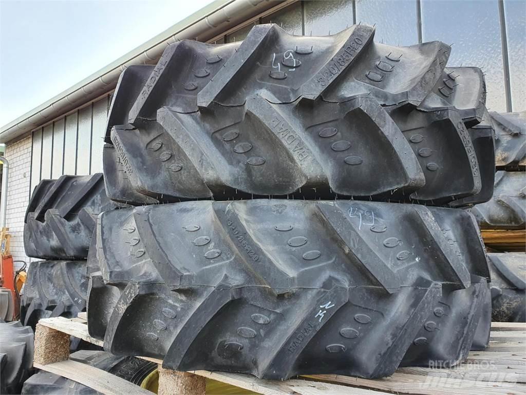 BKT 320/85R20 x2 Renkaat ja vanteet