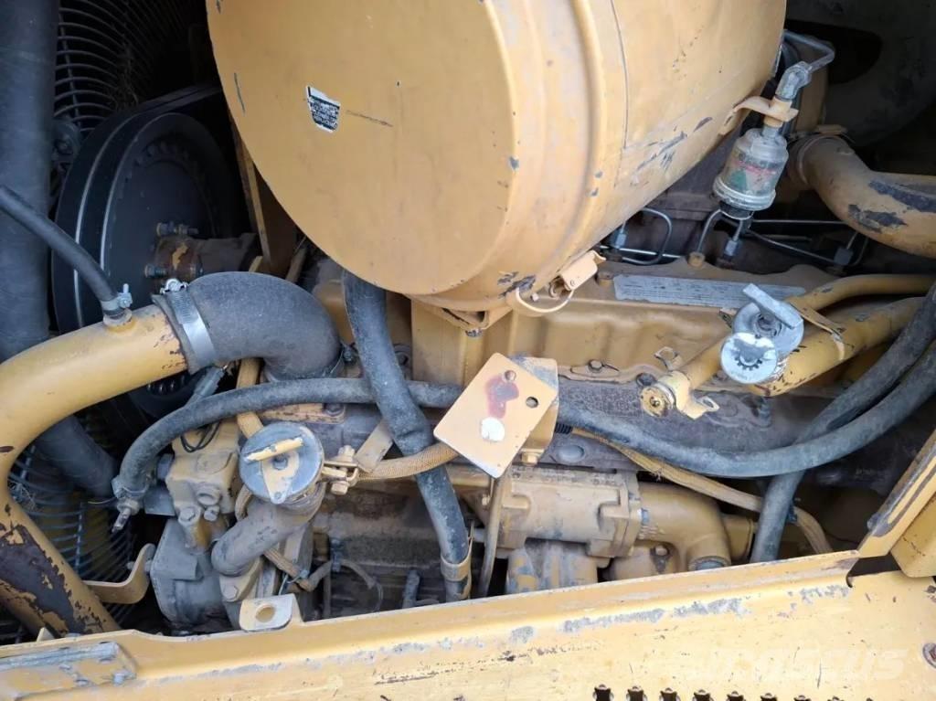 CAT D 6 R Telaketjupuskutraktorit