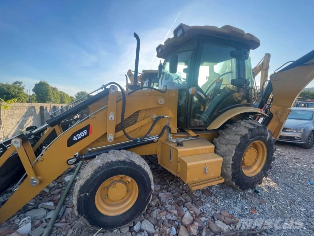 CAT 420F Kaivurikuormaajat