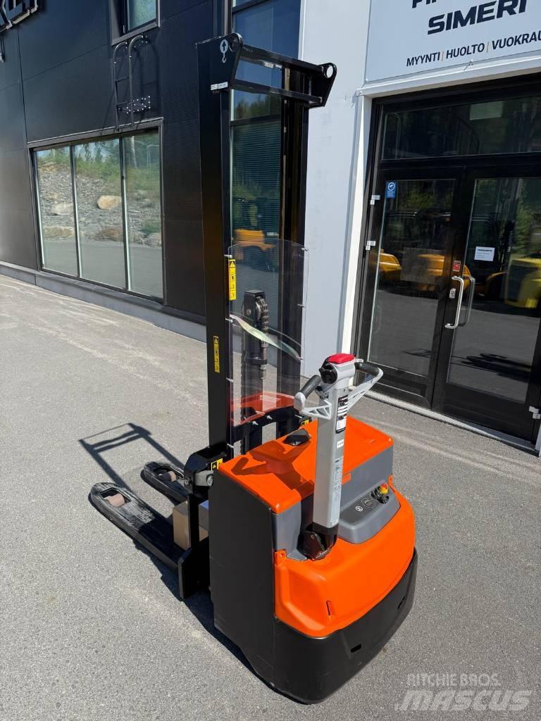 Rocla SWS12L Käyden ajettavat pinoamistrukit