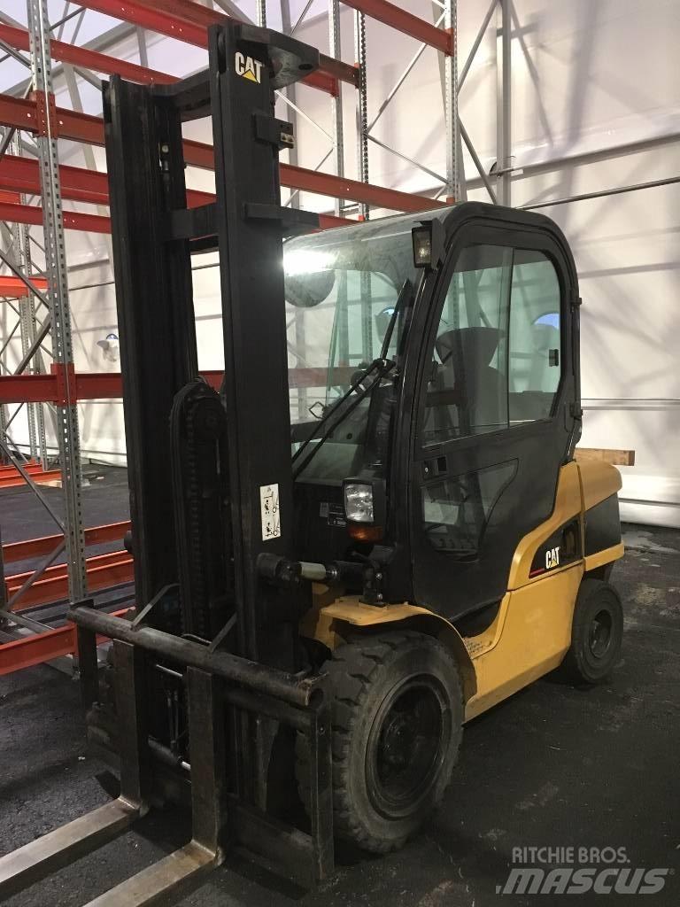 CAT DP 35 N Dieseltrukit