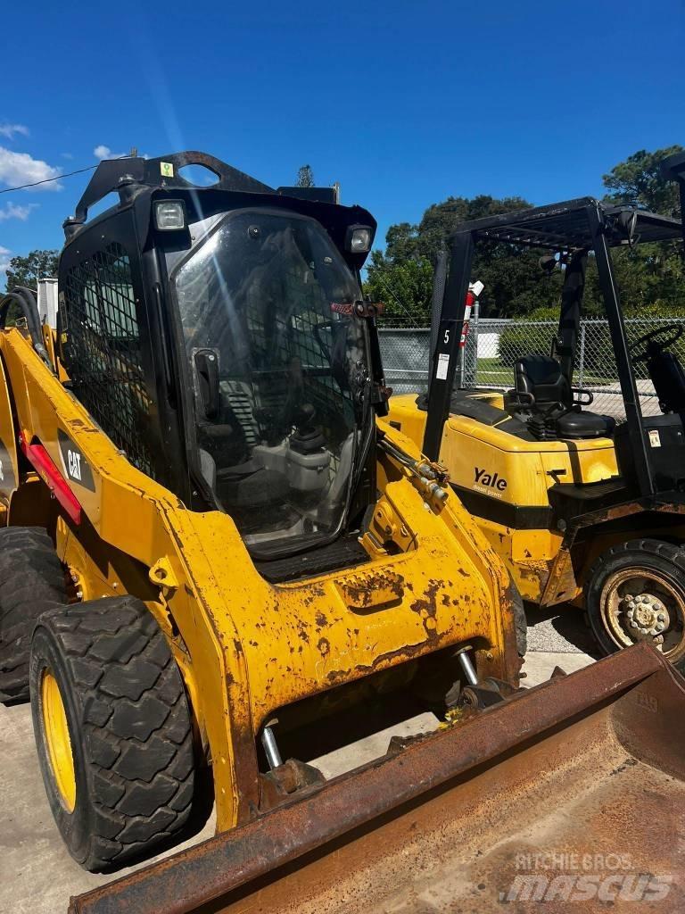 CAT 246C Liukuohjatut kuormaajat