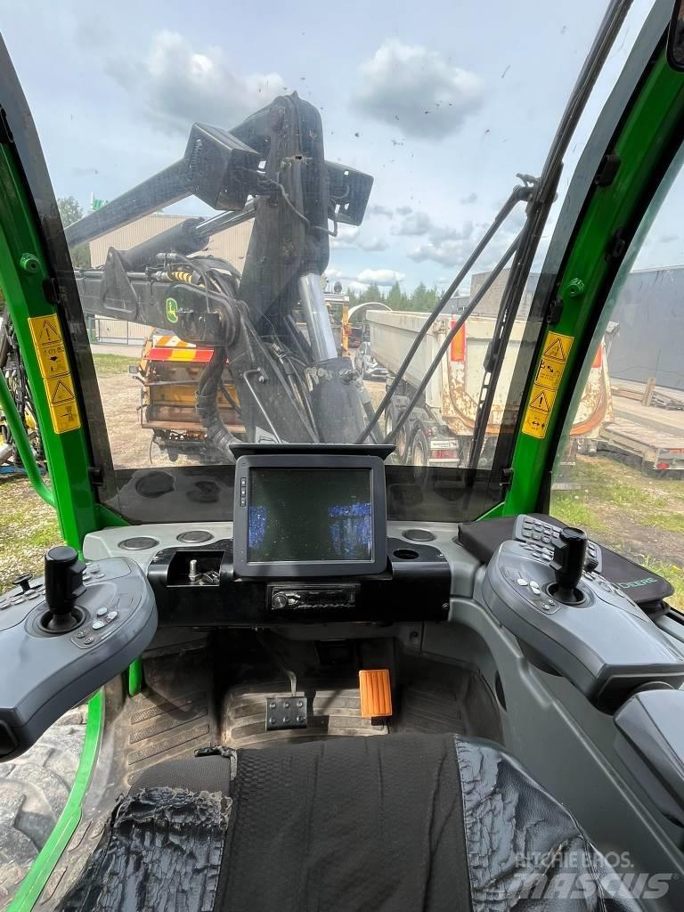 John Deere 1070E Harvesterit
