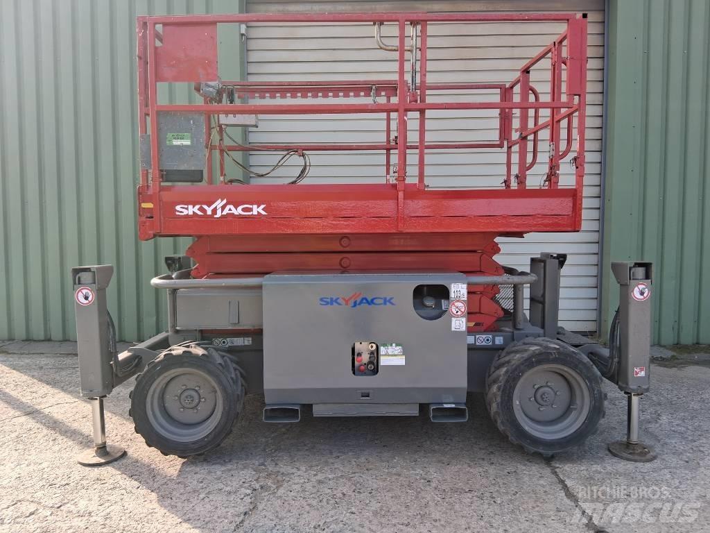 SkyJack SJ 6832 RT Saksilavat