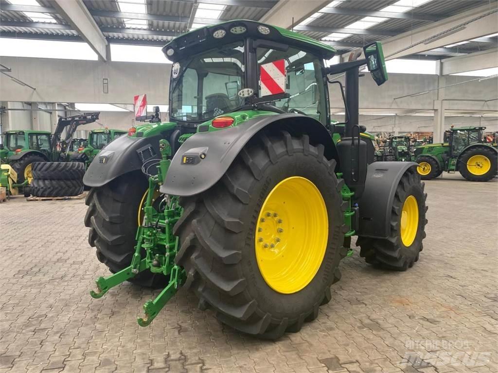 John Deere 6R 215 Traktorit
