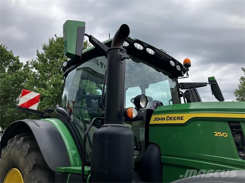 John Deere 6R 250 Traktorit