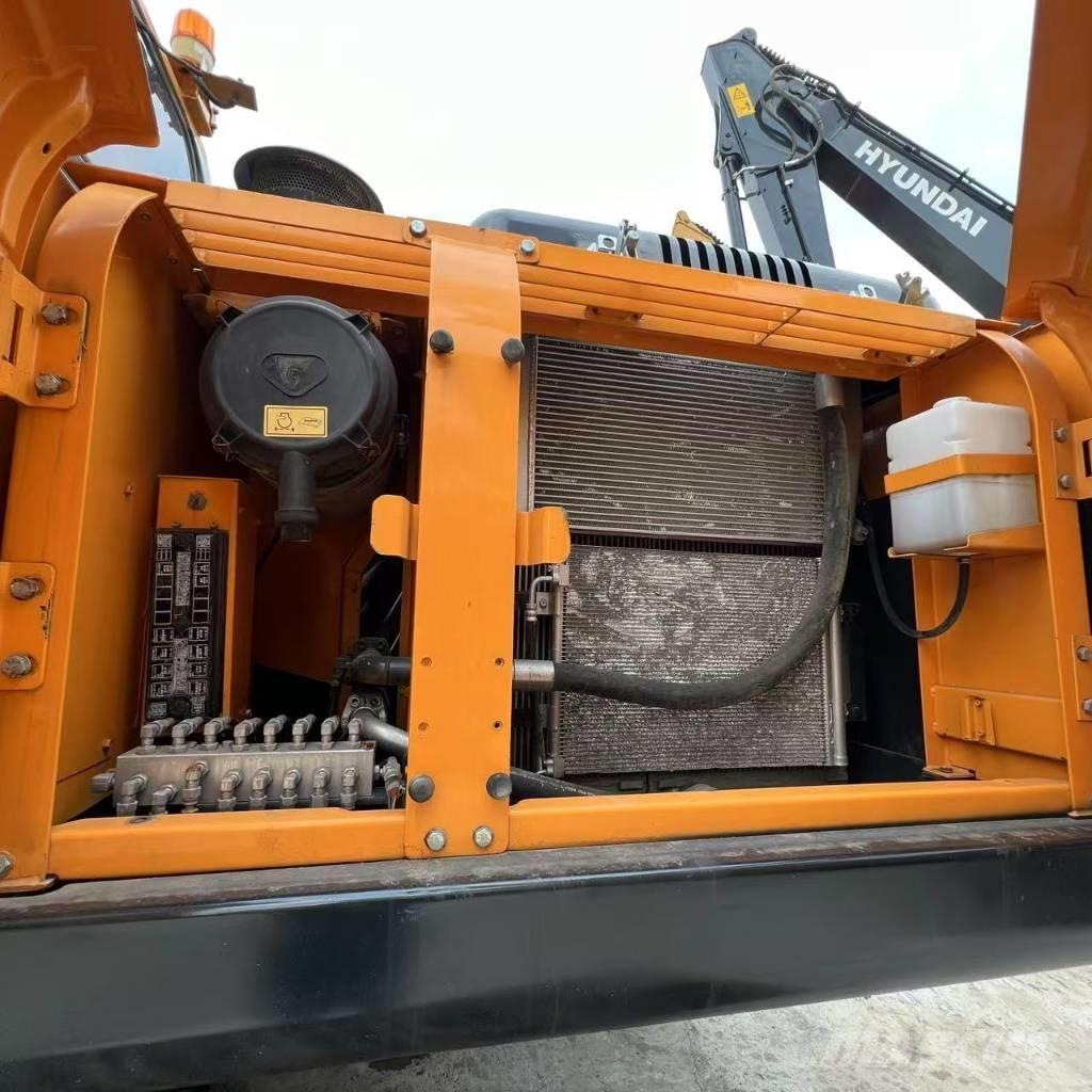 Hyundai R220LC-9S Midikaivukoneet 7t - 12t