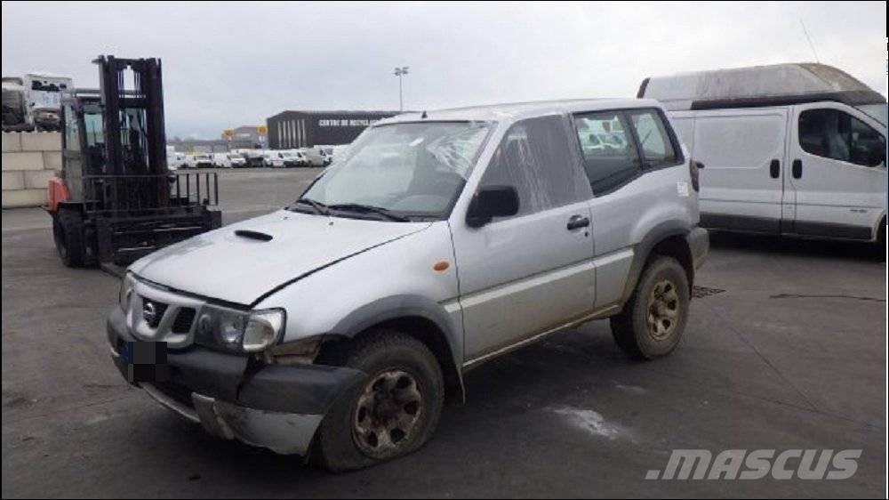 Nissan Terrano II Henkilöautot