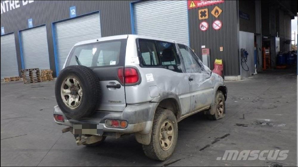 Nissan Terrano II Henkilöautot
