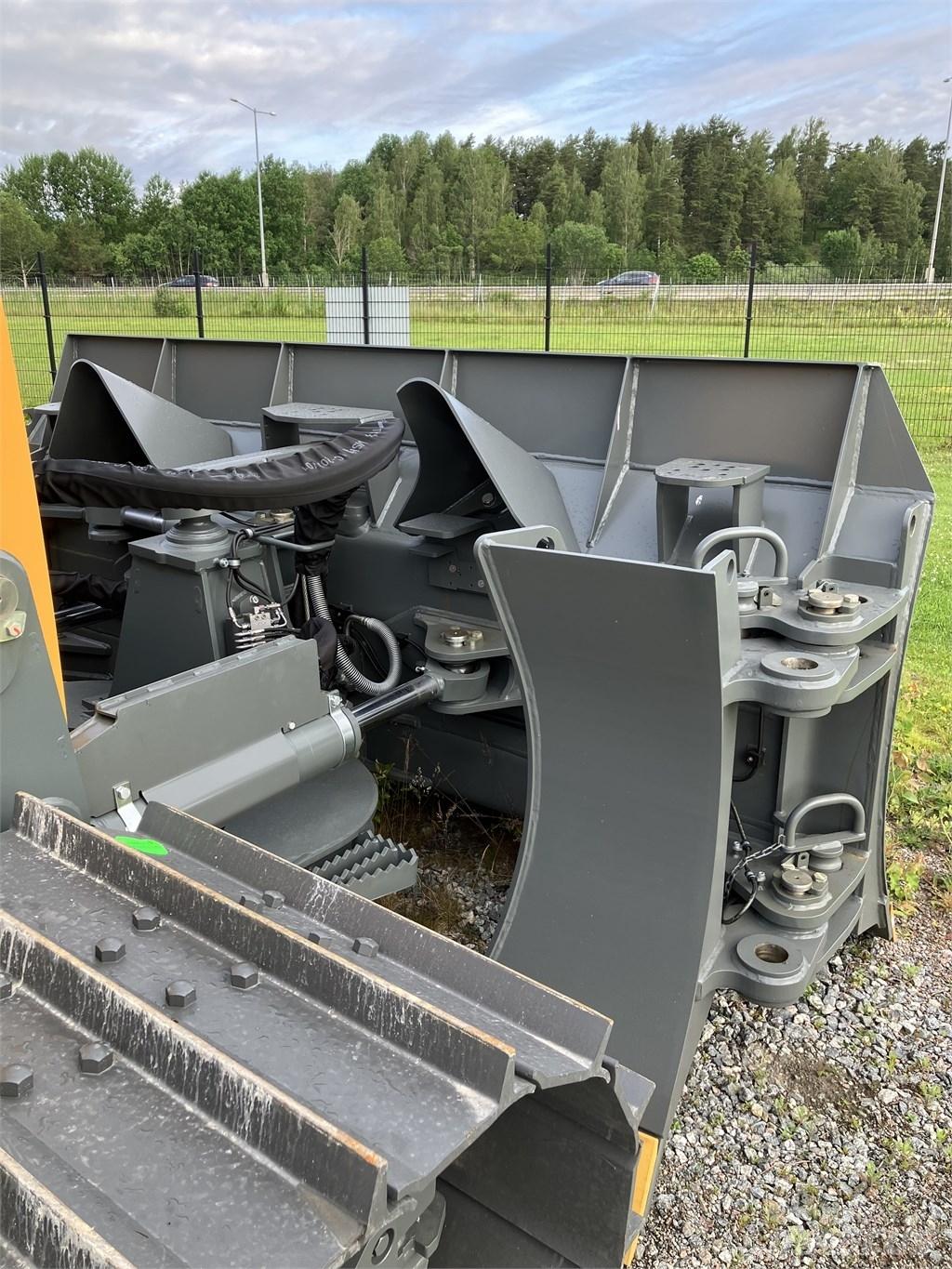 Liebherr PR 726 Telaketjupuskutraktorit