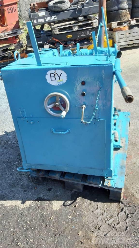 Hanix 32 HP Muut koneet