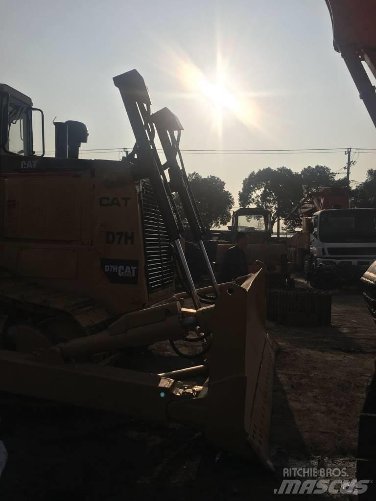 CAT D7H Telaketjupuskutraktorit