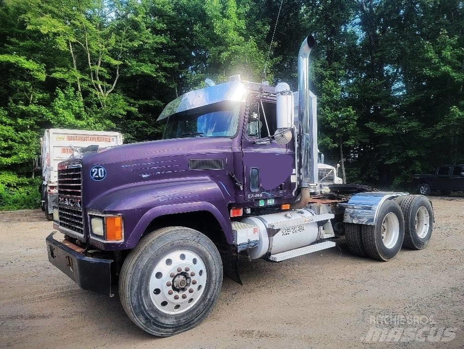 Mack CH 613 Vetopöytäautot