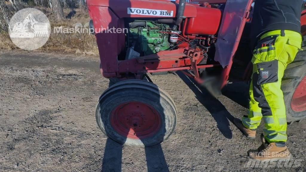 Volvo BM 320 Traktorit