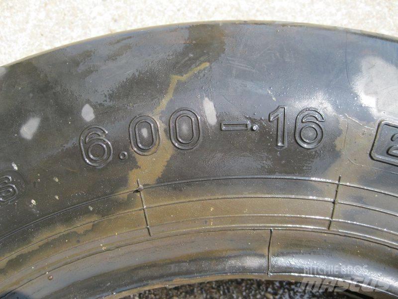 Pirelli 6.00-16 band Renkaat ja vanteet
