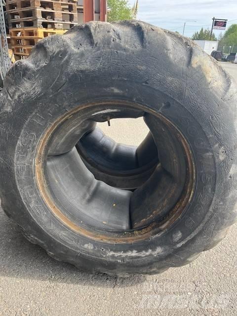 Nokian 600/55-26.5 Renkaat ja vanteet