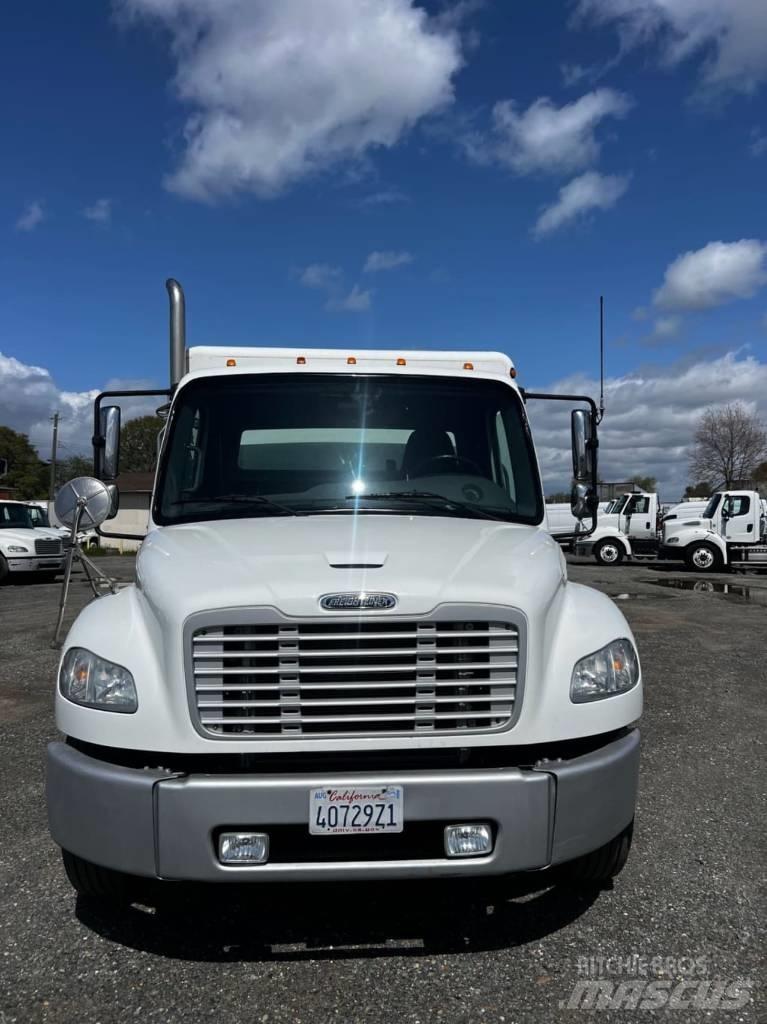 Freightliner M2 106 Juomien jakeluautot