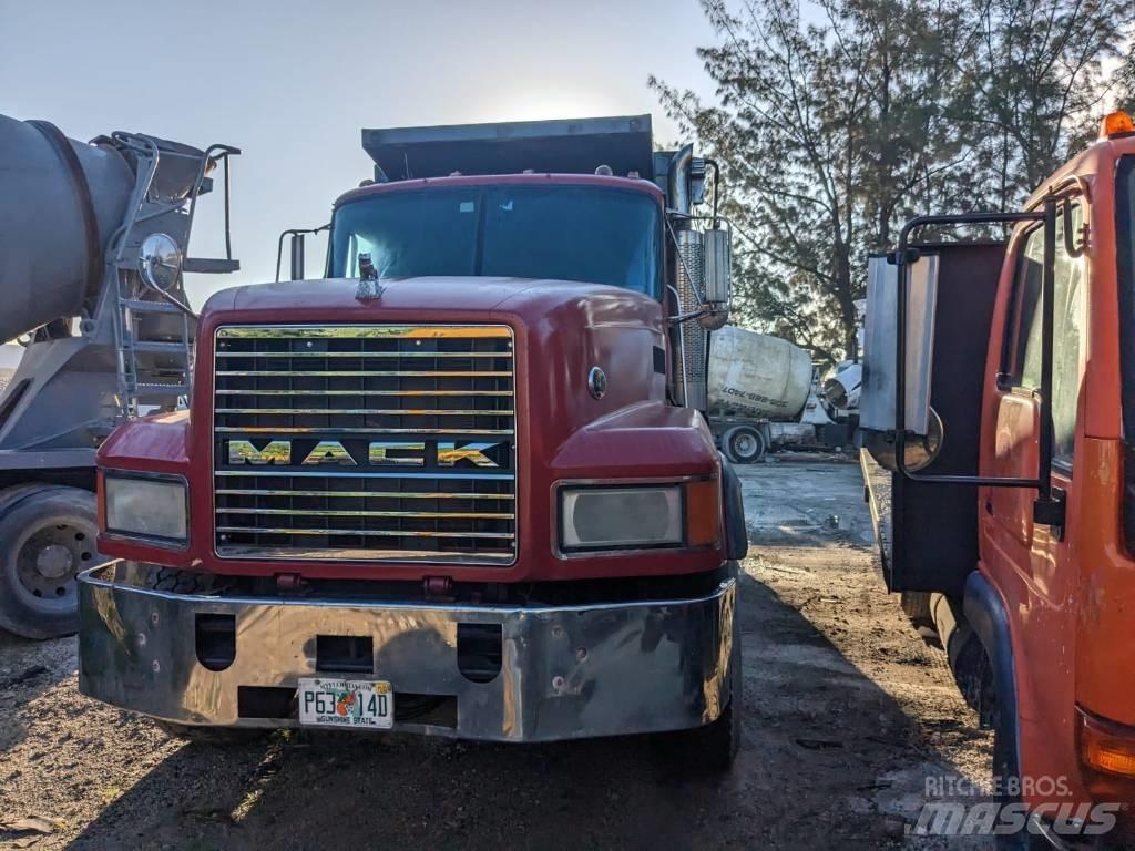 Mack CL 713 Sora- ja kippiautot