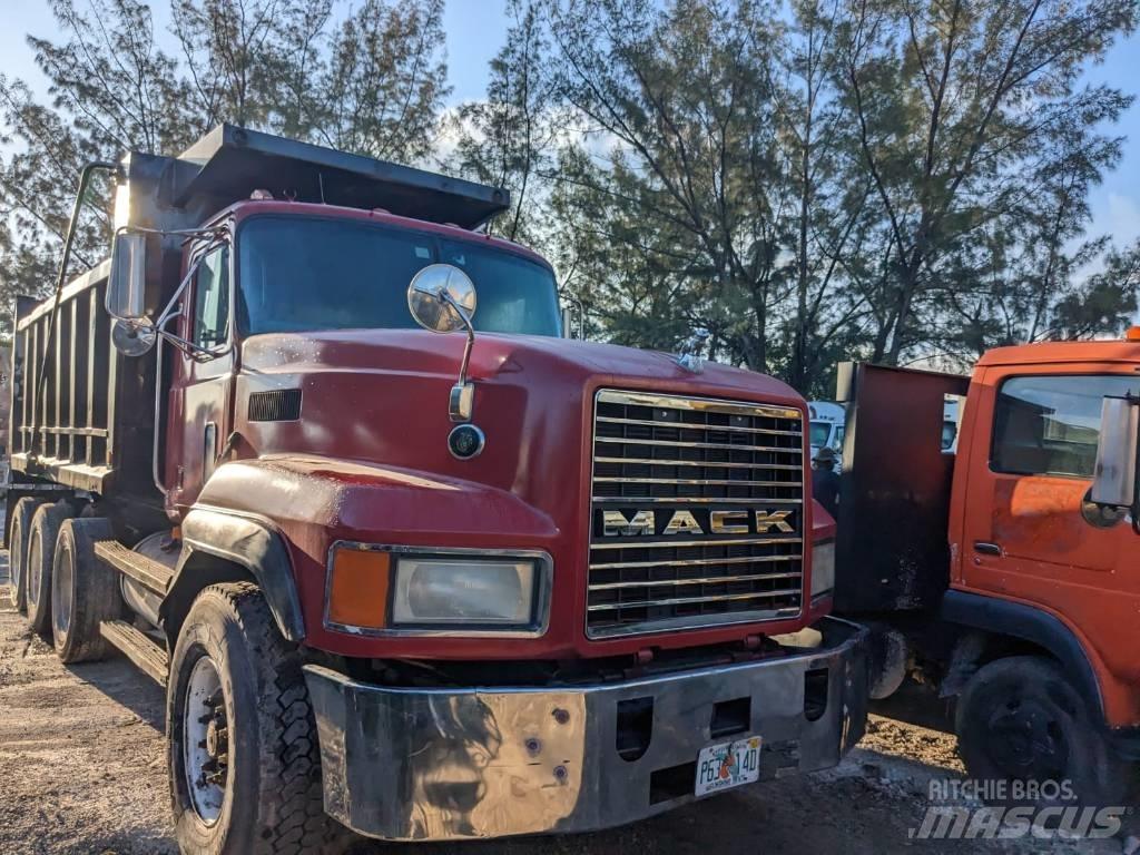 Mack CL 713 Sora- ja kippiautot