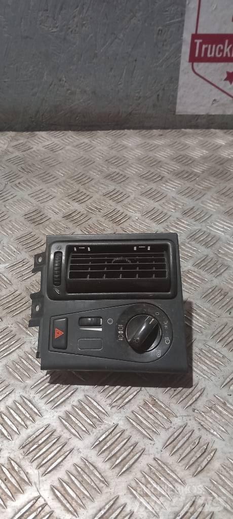 Volvo FH 12    20953569 Ohjaamot ja sisustat