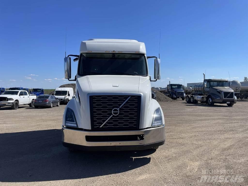 Volvo VNL 740 Vetopöytäautot