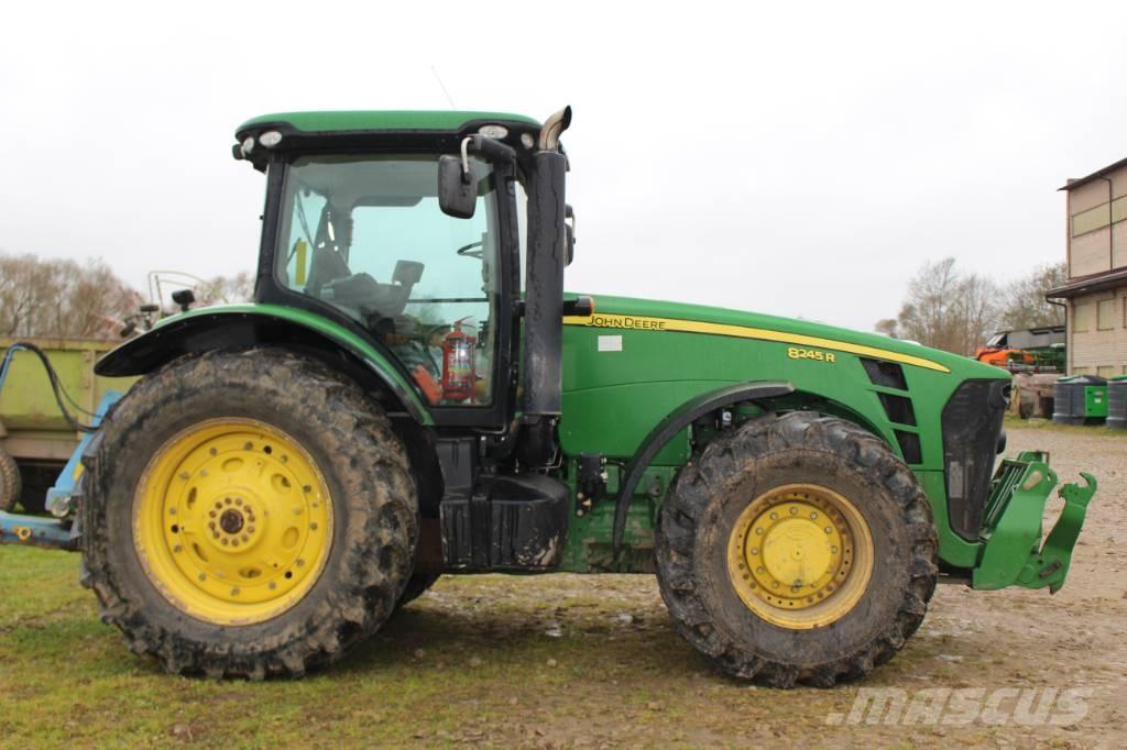 John Deere 8245 R Traktorit